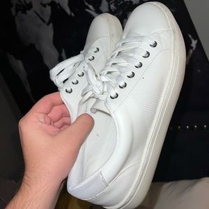 Mens shoes size 9.5. These are stylus brand. Very comfortable actually